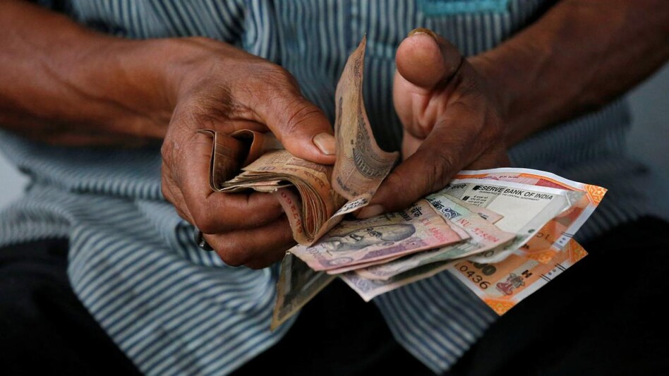 Rupee rises 6 paise to close at 79.86 against US dollar (Photo: Reuters) Rupee rises 6 paise to close at 79.86 against US dollar (Photo: Reuters)