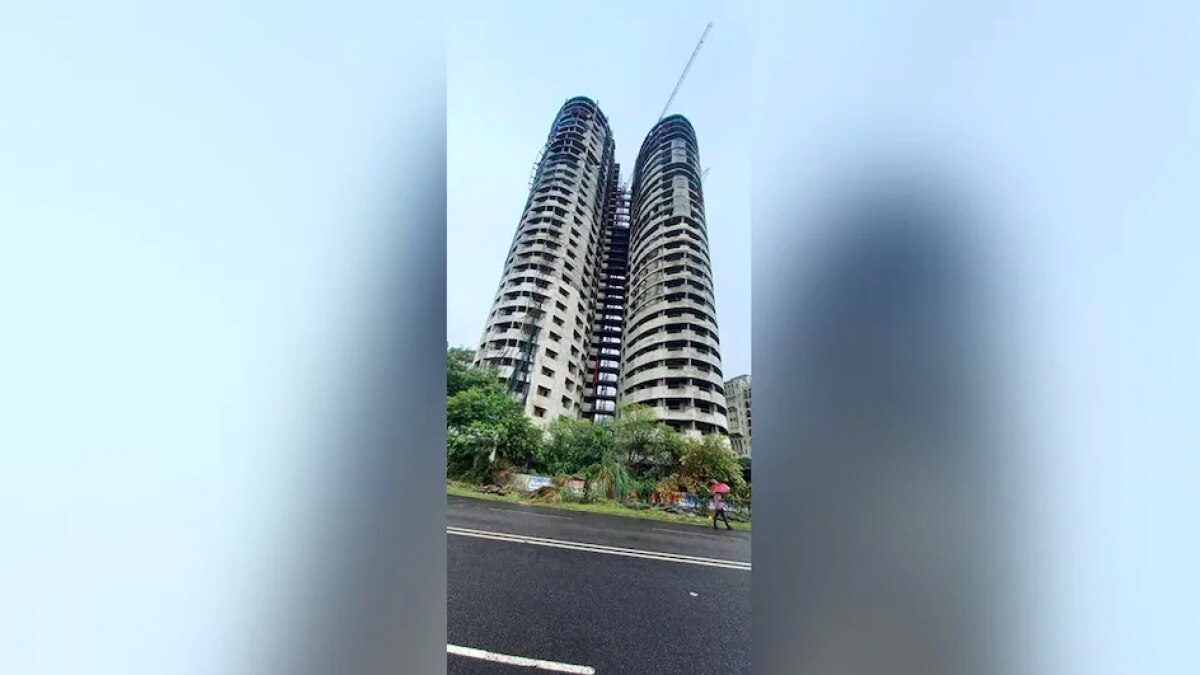 Demolition of Supertech's twin towers in Noida Demolition of Supertech's twin towers in Noida