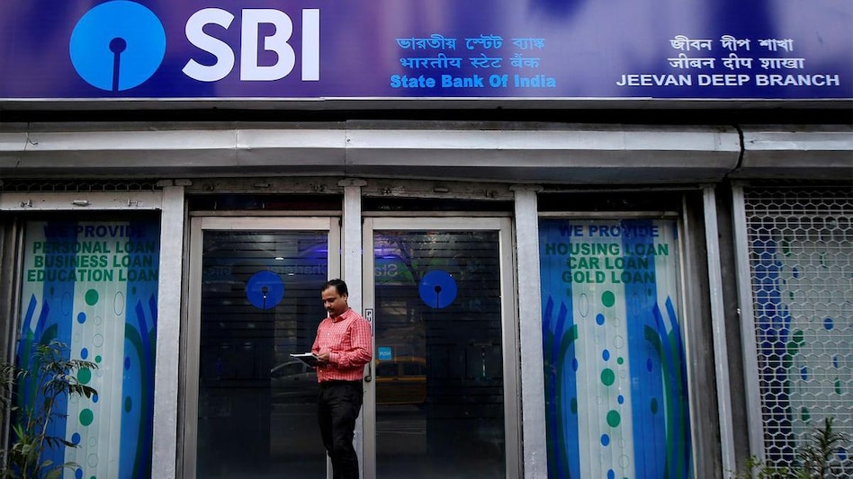 SBI has hiked the FD rates by 15 basis points on deposits from 4.40 per cent to 4.55 per cent between 180 days and 210 days SBI has hiked the FD rates by 15 basis points on deposits from 4.40 per cent to 4.55 per cent between 180 days and 210 days