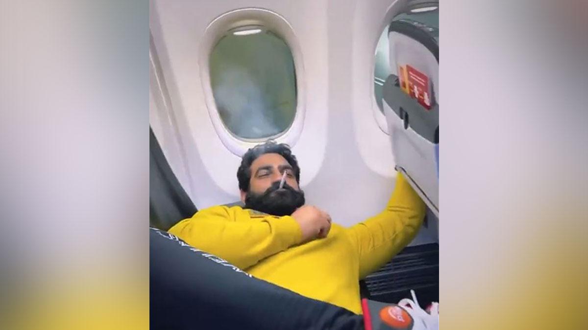 A screenshot of the video tweeted by Sameer Dixit (@sameerdixit16) A screenshot of the video tweeted by Sameer Dixit (@sameerdixit16)