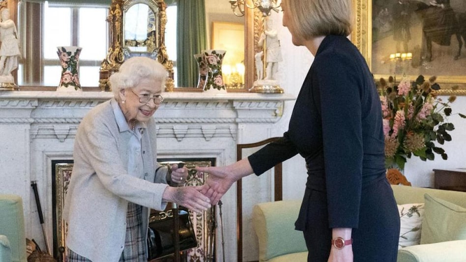 Queen Elizabeth II appoints Liz Truss as Britain's new Prime Minister (Photo: AP) Queen Elizabeth II appoints Liz Truss as Britain's new Prime Minister (Photo: AP)