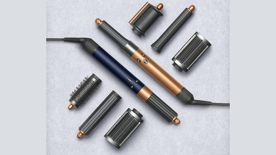 The neatly designed Airwrap machine has intuitively located control sliders for heat and airflow on the main body. The neatly designed Airwrap machine has intuitively located control sliders for heat and airflow on the main body.