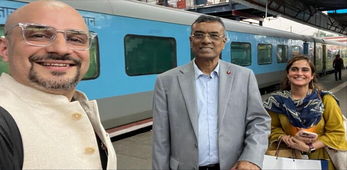 Apurva Sircar, Marketing Head at Bandhan Bank shared his recent experience with Chandra Shekhar Ghosh when they were planning to travel together to Delhi and Chandigarh. Apurva Sircar, Marketing Head at Bandhan Bank shared his recent experience with Chandra Shekhar Ghosh when they were planning to travel together to Delhi and Chandigarh.