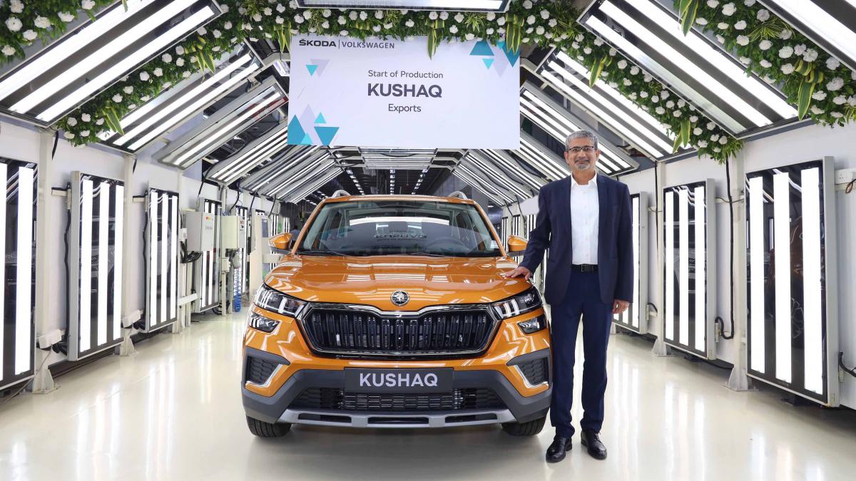 Piyush Arora, MD, ŠKODA AUTO Volkswagen India with the KUSHAQ SUV’s Left-hand Drive at the Group’s manufacturing facility in Chakan, Pune Piyush Arora, MD, ŠKODA AUTO Volkswagen India with the KUSHAQ SUV’s Left-hand Drive at the Group’s manufacturing facility in Chakan, Pune