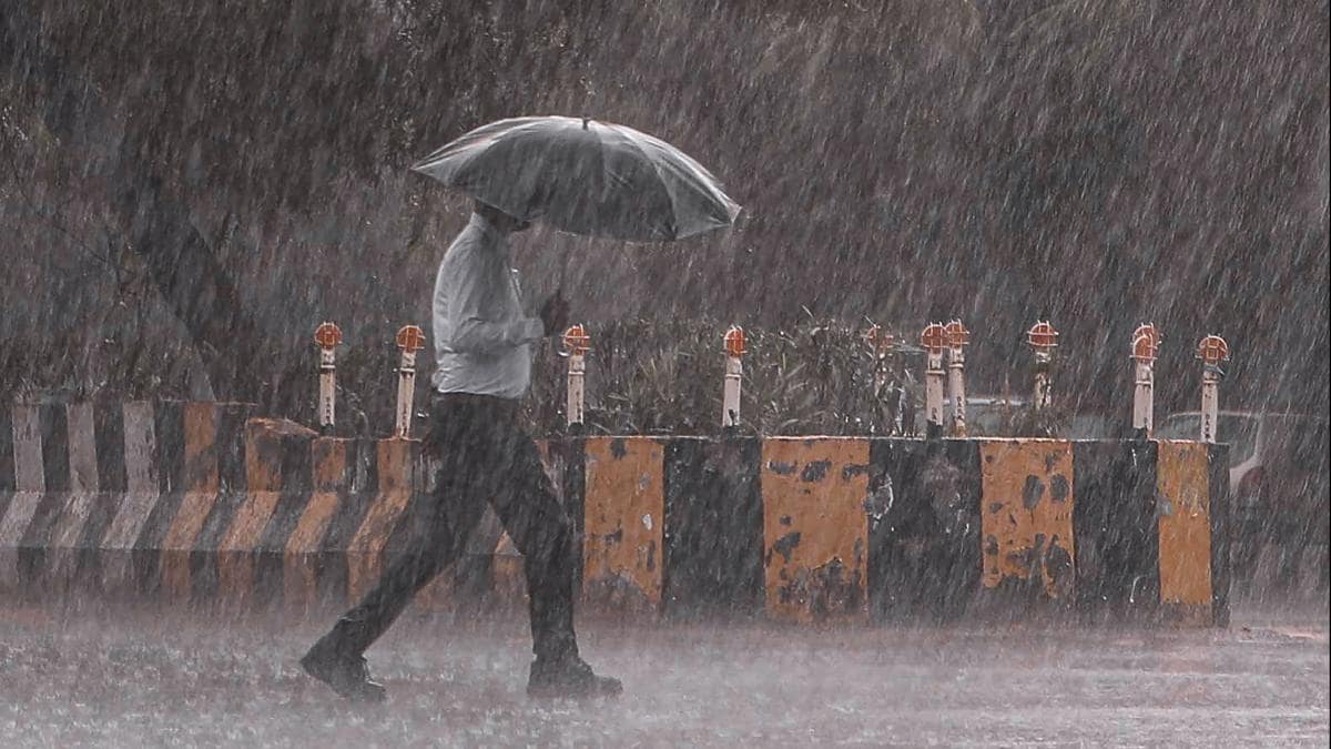 IMD issues heavy rain alert for four districts of Karnataka - BusinessToday