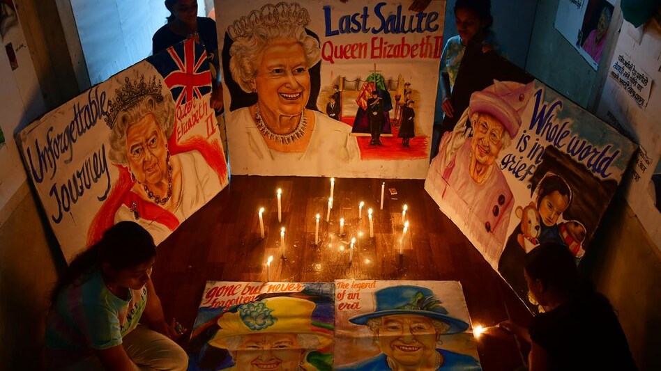 Students pay tribute to late Queen Elizabeth II ahead of her state funeral in London Students pay tribute to late Queen Elizabeth II ahead of her state funeral in London