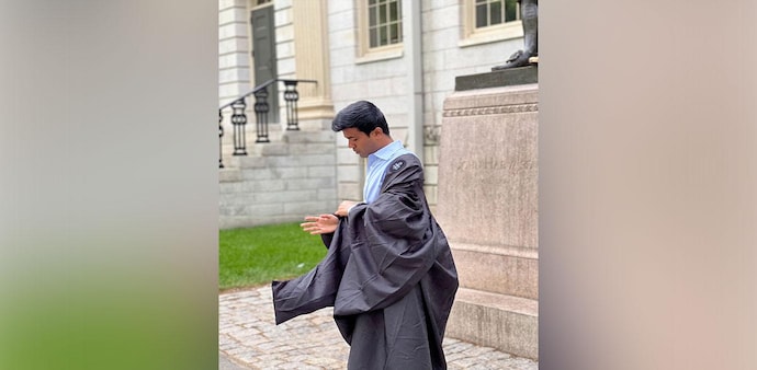 Sharad Vivek Sagar is a social entrepreneur, thought leader, orator and a widely followed youth icon. Sharad Vivek Sagar is a social entrepreneur, thought leader, orator and a widely followed youth icon.