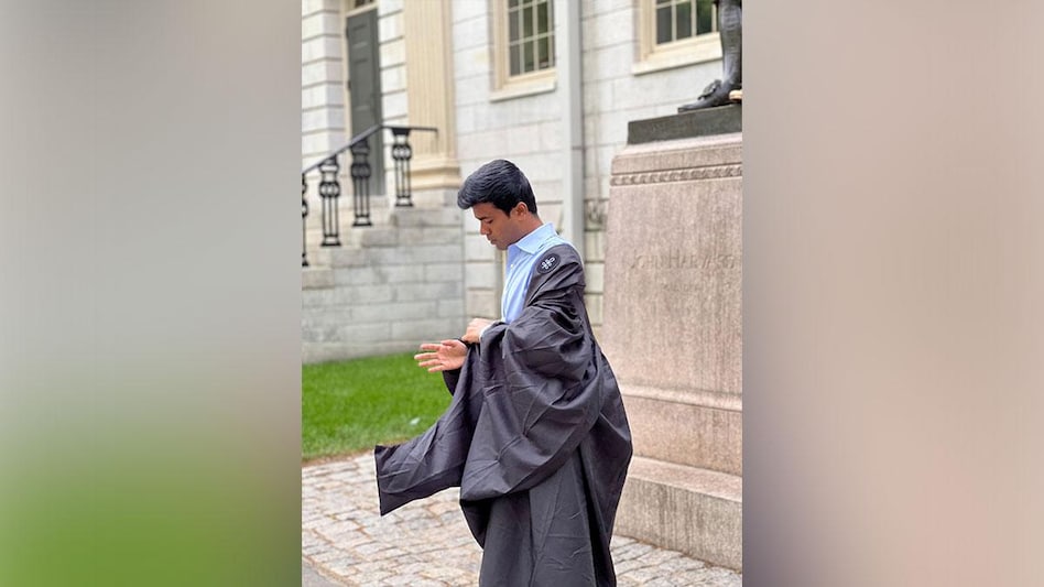 Sharad Vivek Sagar is a social entrepreneur, thought leader, orator and a widely followed youth icon. Sharad Vivek Sagar is a social entrepreneur, thought leader, orator and a widely followed youth icon.