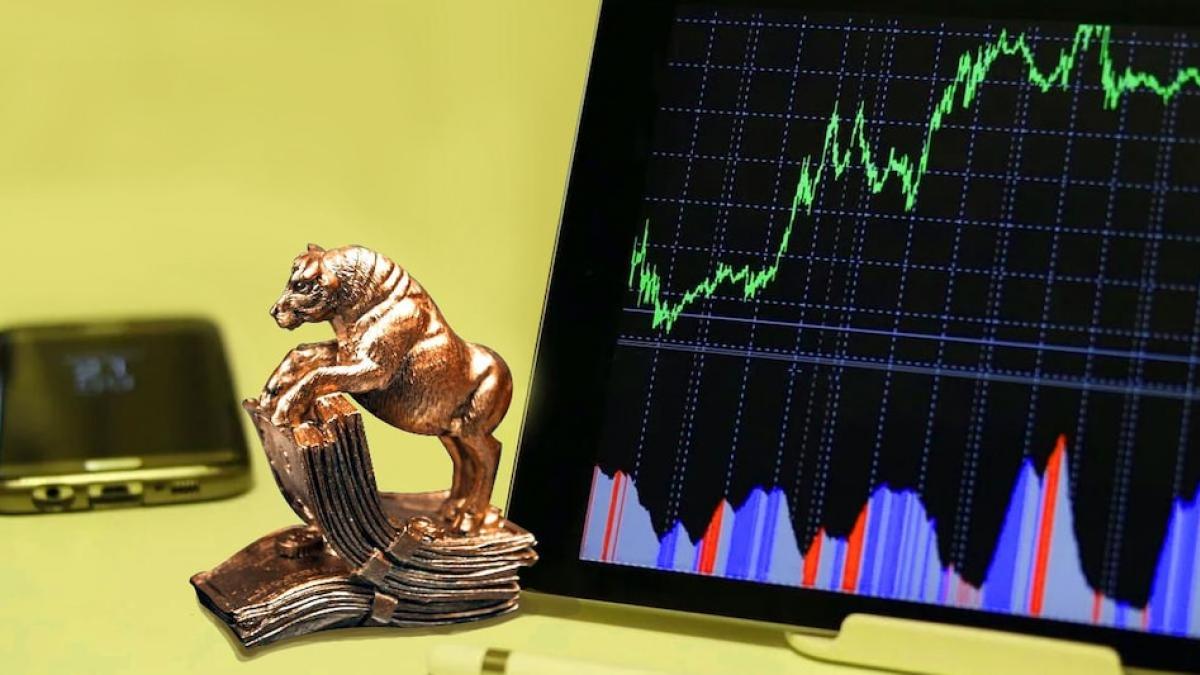 Prashanth Tapse of Mehta Equities said Shree Cement is consolidating in a broader range of Rs 18,000- 26,000. Prashanth Tapse of Mehta Equities said Shree Cement is consolidating in a broader range of Rs 18,000- 26,000.