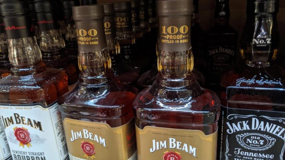 Liquor traders seek help from Delhi govt to dispose 70 lakh-bottle leftover stock Liquor traders seek help from Delhi govt to dispose 70 lakh-bottle leftover stock