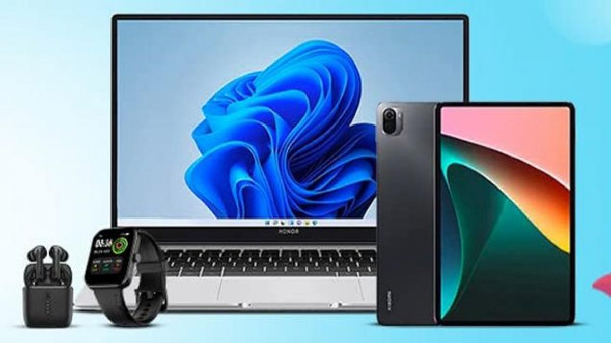 Dealers in markets like Palika Bazar, Nehru Place and Gaffar in Delhi and Heera Panna in Mumbai openly sell counterfeit products such as battery packs, headphones, speakers, etc. Dealers in markets like Palika Bazar, Nehru Place and Gaffar in Delhi and Heera Panna in Mumbai openly sell counterfeit products such as battery packs, headphones, speakers, etc.