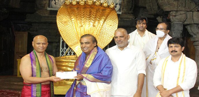 Mukesh Ambani visits Tirumala Tirupati Mukesh Ambani visits Tirumala Tirupati