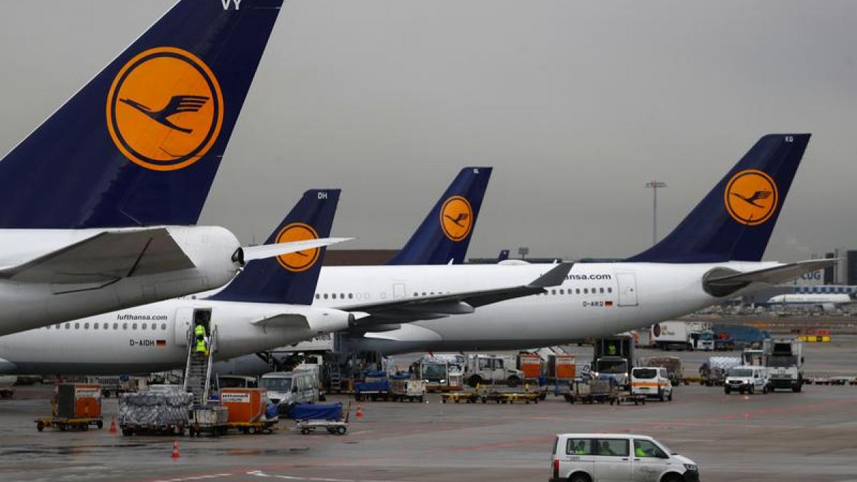 Lufthansa said it would have to decide by noon which flights to cancel in the coming days and a strike would have massive consequences for its flight plan. (Photo: Reuters) Lufthansa said it would have to decide by noon which flights to cancel in the coming days and a strike would have massive consequences for its flight plan. (Photo: Reuters)