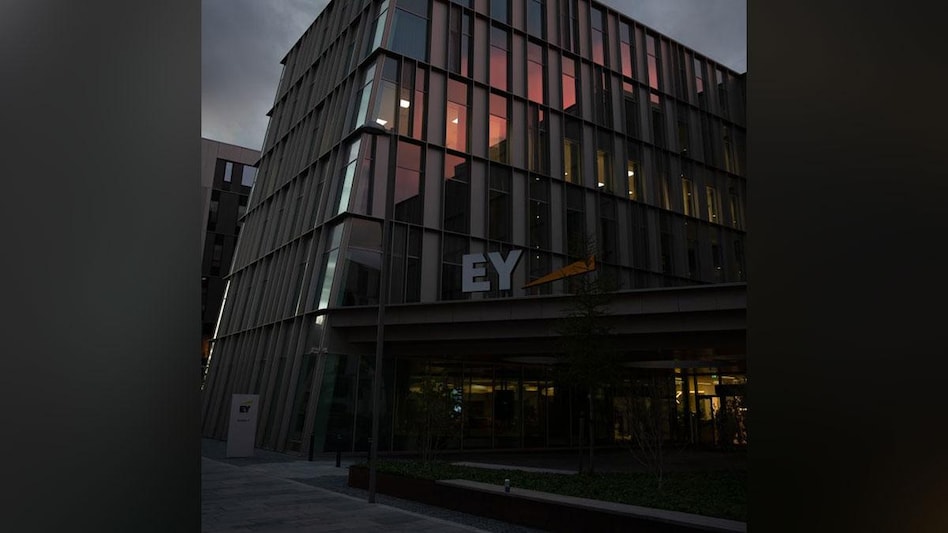 EY switches off its logo signs EY switches off its logo signs