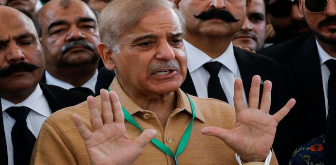 Pakistan PM Shehbaz Sharif had a brief awkward moment during his bilateral meeting with Russian President Vladimir Putin on Thursday. (Photo: Reuters) Pakistan PM Shehbaz Sharif had a brief awkward moment during his bilateral meeting with Russian President Vladimir Putin on Thursday. (Photo: Reuters)