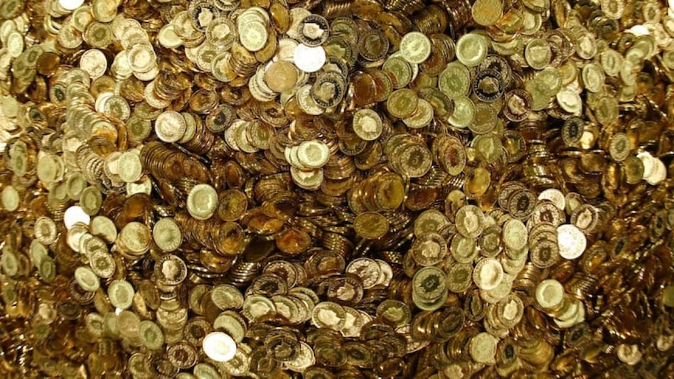 In the previous trade, the yellow metal settled at Rs 50,620 per 10 gram of 24-carat gold. In the previous trade, the yellow metal settled at Rs 50,620 per 10 gram of 24-carat gold.