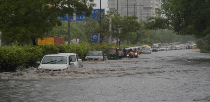 Delhi rain news: Delhi Police helpline received 23 calls regarding traffic jams and seven related to waterlogging and two regarding uprooting of trees. Delhi rain news: Delhi Police helpline received 23 calls regarding traffic jams and seven related to waterlogging and two regarding uprooting of trees.