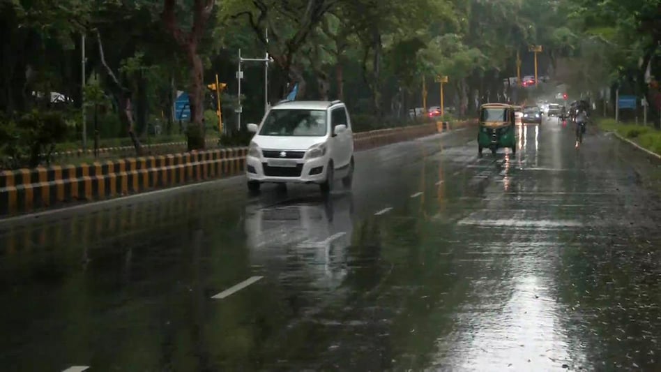 The India Meteorological Department (IMD) has issued a 'yellow' alert cautioning people about moderate rain in Delhi on Saturday. The India Meteorological Department (IMD) has issued a 'yellow' alert cautioning people about moderate rain in Delhi on Saturday.
