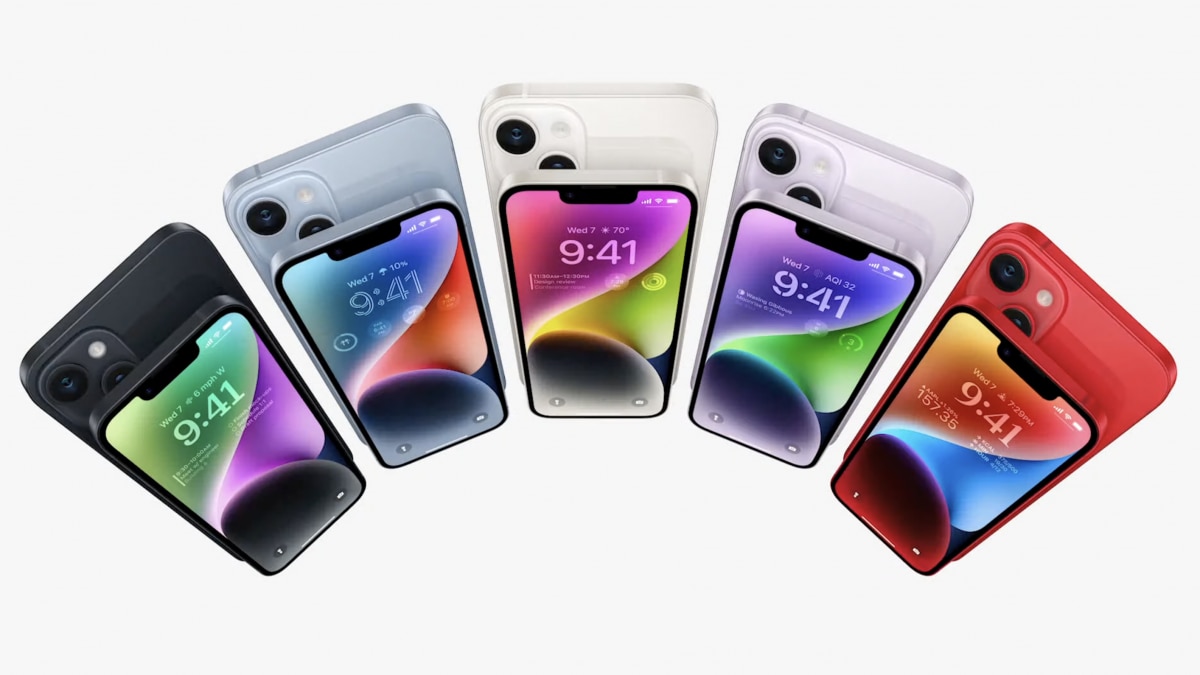 Apple iPhone 14 continues with the popular 6.1-inch design but there is a new larger sibling – iPhone 14 Plus featuring a 6.7-inch screen. Apple iPhone 14 continues with the popular 6.1-inch design but there is a new larger sibling – iPhone 14 Plus featuring a 6.7-inch screen.