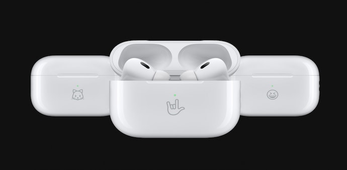 The charging case also has a built-in speaker to deliver louder tones, so it’s even easier to locate. The charging case also has a built-in speaker to deliver louder tones, so it’s even easier to locate.