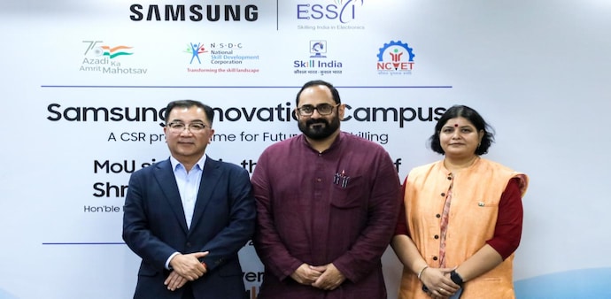 The MoU was exchanged by Ken Kang, President and CEO of Samsung Southwest Asia, and Abhilasha Gaur, COO, ESSCI. The MoU was exchanged by Ken Kang, President and CEO of Samsung Southwest Asia, and Abhilasha Gaur, COO, ESSCI.