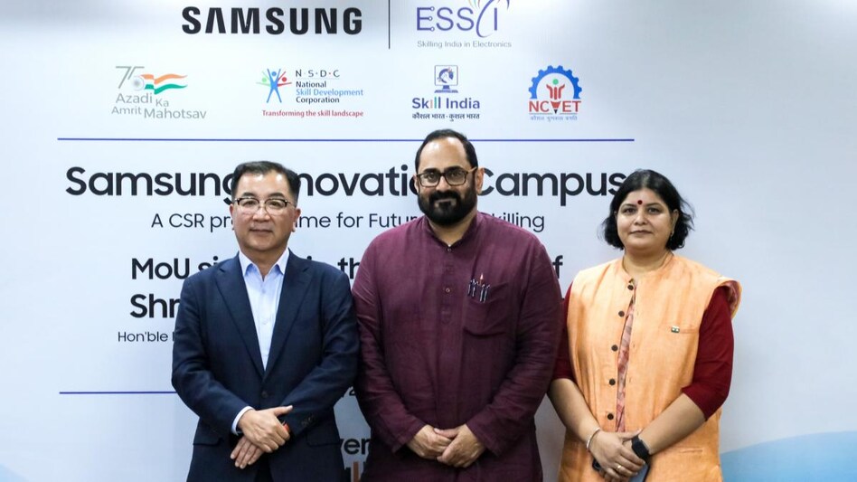 The MoU was exchanged by Ken Kang, President and CEO of Samsung Southwest Asia, and Abhilasha Gaur, COO, ESSCI. The MoU was exchanged by Ken Kang, President and CEO of Samsung Southwest Asia, and Abhilasha Gaur, COO, ESSCI.