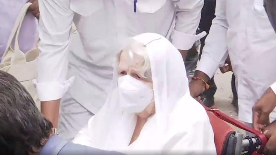 Simone Tata attends the funeral of Cyrus Mistry at the Worli crematorium Simone Tata attends the funeral of Cyrus Mistry at the Worli crematorium