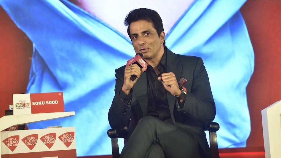 Sonu Sood received the UAE Golden Visa in April, 2022 for helping the needy during the coronavirus pandemic. Sonu Sood received the UAE Golden Visa in April, 2022 for helping the needy during the coronavirus pandemic.