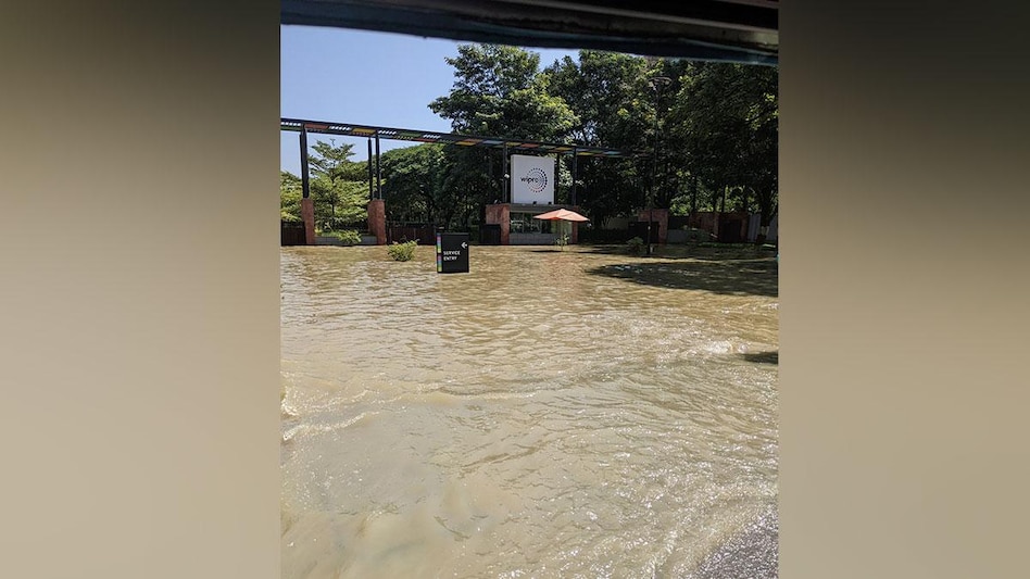 Floods in Bengaluru have led to a loss of Rs 225 crore on a single day to both IT and banking companies Floods in Bengaluru have led to a loss of Rs 225 crore on a single day to both IT and banking companies