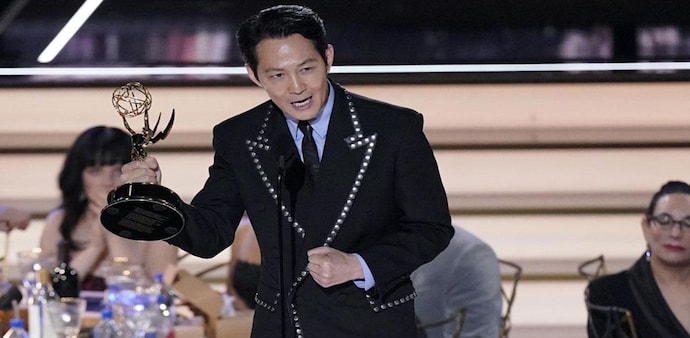 Lee Jung-jae has become the first Asian actor to win the Outstanding Lead Actor in a Drama Series award and the first one to win this award for a non-English speaking role. Lee Jung-jae has become the first Asian actor to win the Outstanding Lead Actor in a Drama Series award and the first one to win this award for a non-English speaking role.