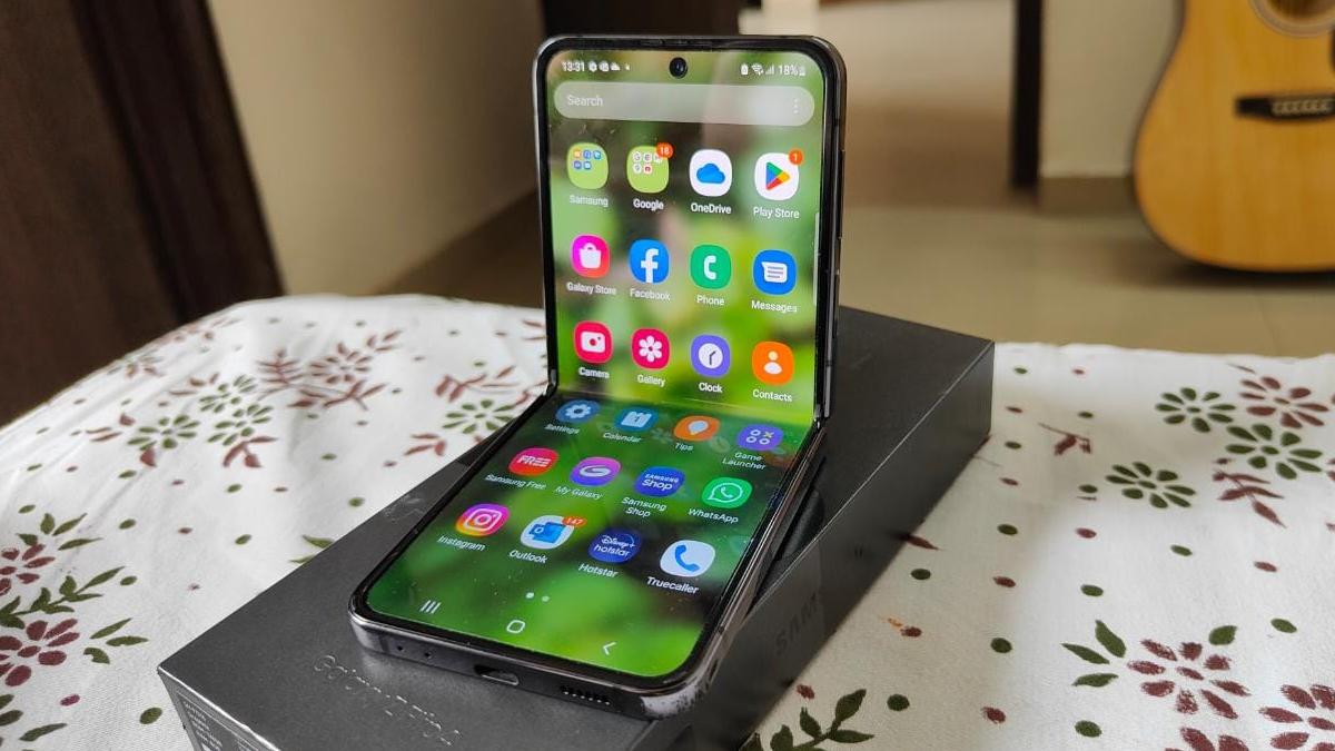 8 cool Samsung Galaxy Z Flip 4 tips and tricks we bet you didn't know 8 cool Samsung Galaxy Z Flip 4 tips and tricks we bet you didn't know