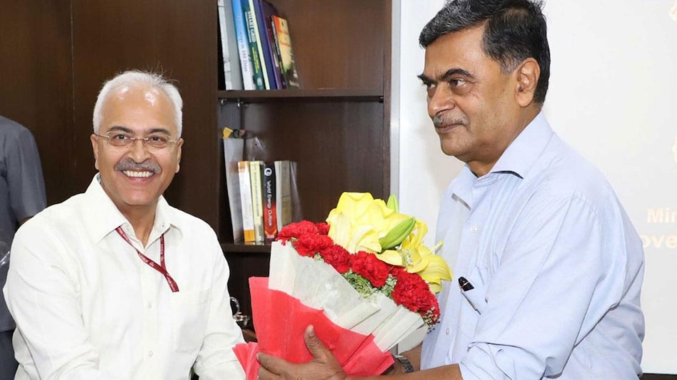 Union minister RK Singh gave this interesting advice to industry over the question of solar production Union minister RK Singh gave this interesting advice to industry over the question of solar production