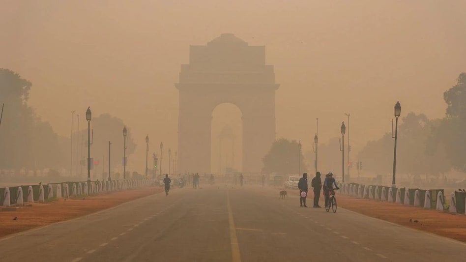Delhi's air quality turns 'poor', CAQM asks states to strictly enforce pollution control measures Delhi's air quality turns 'poor', CAQM asks states to strictly enforce pollution control measures