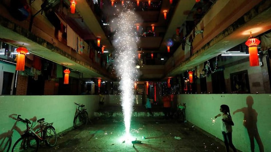 The green firecrackers do not contain harmful chemicals and cause less air pollution, as per experts. The green firecrackers do not contain harmful chemicals and cause less air pollution, as per experts.