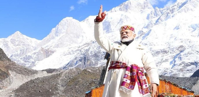PM Modi has been spotted wearing the traditional Himachali dress known as the Chola Dora. PM Modi has been spotted wearing the traditional Himachali dress known as the Chola Dora.
