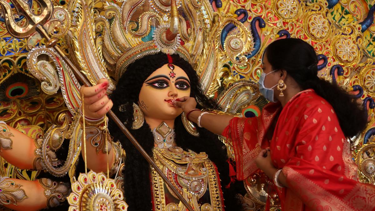 Bengal Durga Puja economy this year crosses Rs 45,000-cr mark: Stakeholders (Photo: Reuters) Bengal Durga Puja economy this year crosses Rs 45,000-cr mark: Stakeholders (Photo: Reuters)