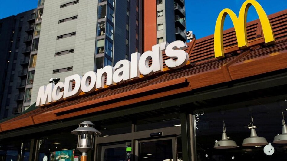 McDonald's tops profit estimates, draws low-income customers (Photo: Reuters) McDonald's tops profit estimates, draws low-income customers (Photo: Reuters)