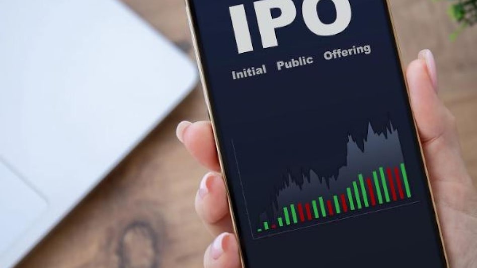 Electronics Mart got listed at Rs 90 on NSE, a 52.54 per cent premium over its issue price of Rs 59 Electronics Mart got listed at Rs 90 on NSE, a 52.54 per cent premium over its issue price of Rs 59