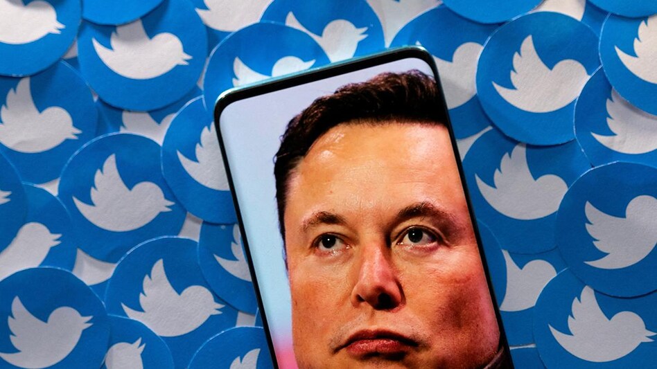 Elon Musk notified co-investors that he plans to close his buyout of Twitter by Friday Elon Musk notified co-investors that he plans to close his buyout of Twitter by Friday