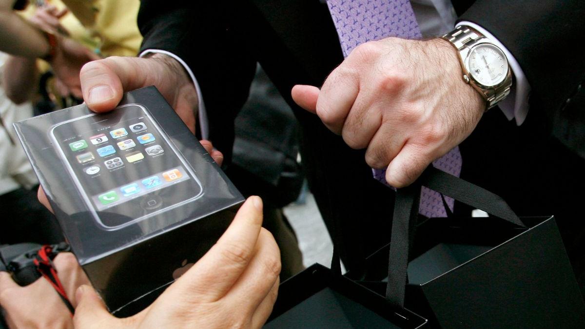 Vintage item? Someone just purchased a factory sealed original iPhone for Rs 32 Lakh - Vimarsana News