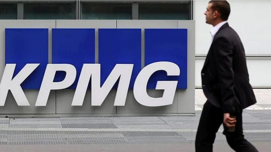 "Nearly nine out of 10 (86 percent) CEOs believe a recession will happen over the next 12 months, but three out of five (58 percent) feel it will be mild and short," the survey said. "Nearly nine out of 10 (86 percent) CEOs believe a recession will happen over the next 12 months, but three out of five (58 percent) feel it will be mild and short," the survey said.