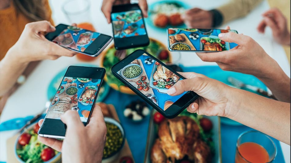 Smartphone market suffers 9.7% fall in Q3 2022; Apple only vendor to record positive growth Smartphone market suffers 9.7% fall in Q3 2022; Apple only vendor to record positive growth