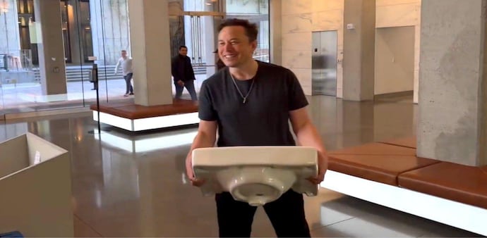 Elon Musk seen carrying a sink inside Twitter headquarters in San Francisco Elon Musk seen carrying a sink inside Twitter headquarters in San Francisco