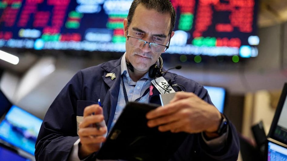Wall St opens higher as GDP data keeps recession worries at bay (Photo: Reuters) Wall St opens higher as GDP data keeps recession worries at bay (Photo: Reuters)