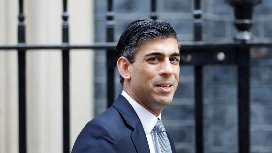 All eyes on Rishi Sunak as pressure mounts on UK PM Truss to resign (Photo: Reuters) All eyes on Rishi Sunak as pressure mounts on UK PM Truss to resign (Photo: Reuters)