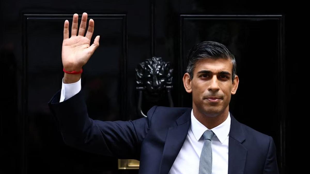 UK PM Rishi Sunak wears Hindu 'Kalawa' as he makes first speech at Downing Street (Photo: Reuters) UK PM Rishi Sunak wears Hindu 'Kalawa' as he makes first speech at Downing Street (Photo: Reuters)