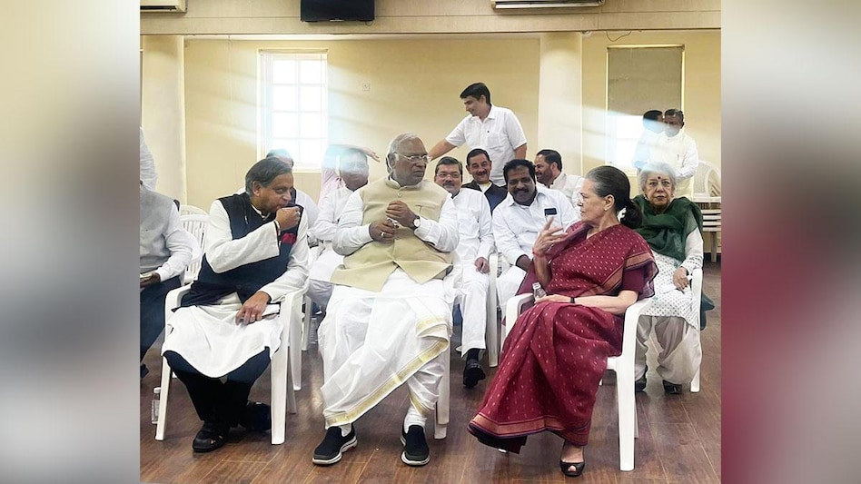 Congress chief Mallikarjun Kharge with Sonia Gandhi and senior leader Shashi Tharoor. Twitter/ @INCIndia Congress chief Mallikarjun Kharge with Sonia Gandhi and senior leader Shashi Tharoor. Twitter/ @INCIndia