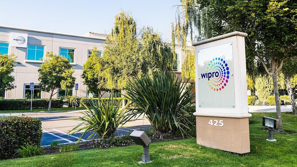 Wipro to give 85% employees 100% variable pay in Q2 Wipro to give 85% employees 100% variable pay in Q2