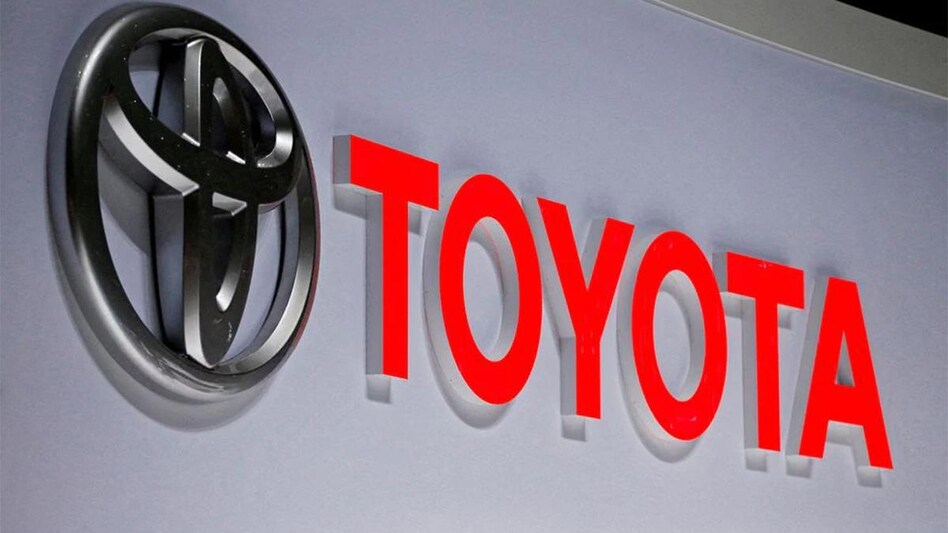 Down on chips, Toyota goes back to basics with car keys Down on chips, Toyota goes back to basics with car keys