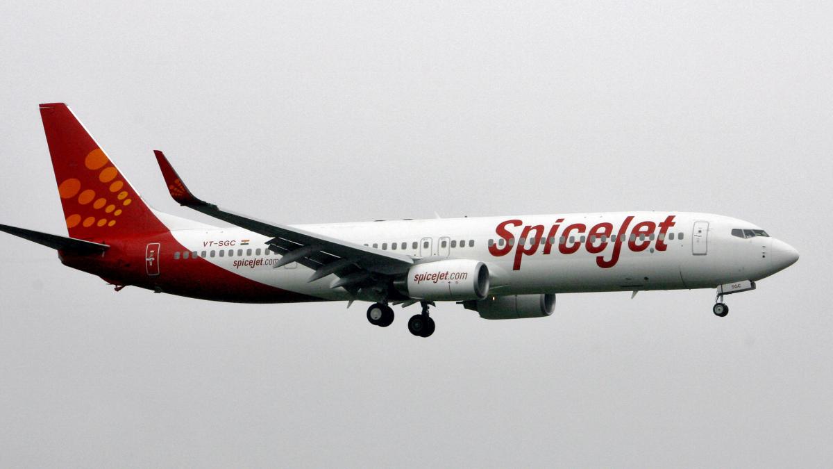 SpiceJet can operate with full capacity as DGCA lifts 50% cap restrictions (Photo: Reuters) SpiceJet can operate with full capacity as DGCA lifts 50% cap restrictions (Photo: Reuters)